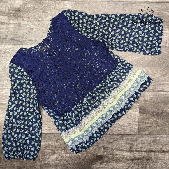 Love Fire Long Sleeve Lace Back Top Size S - Picture 5 of 5